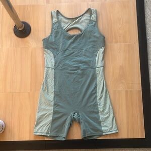 Fabletics motion365 open back short jumpsuit khloe kardashian XL gently worn